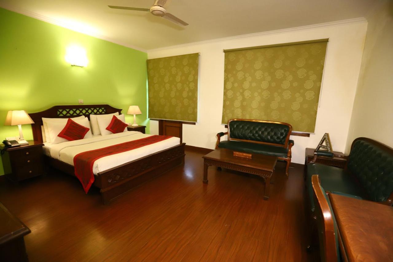 Hotel Ambica Palace Aiims New Delhi - Couple Friendly Local Id Accepted Екстериор снимка
