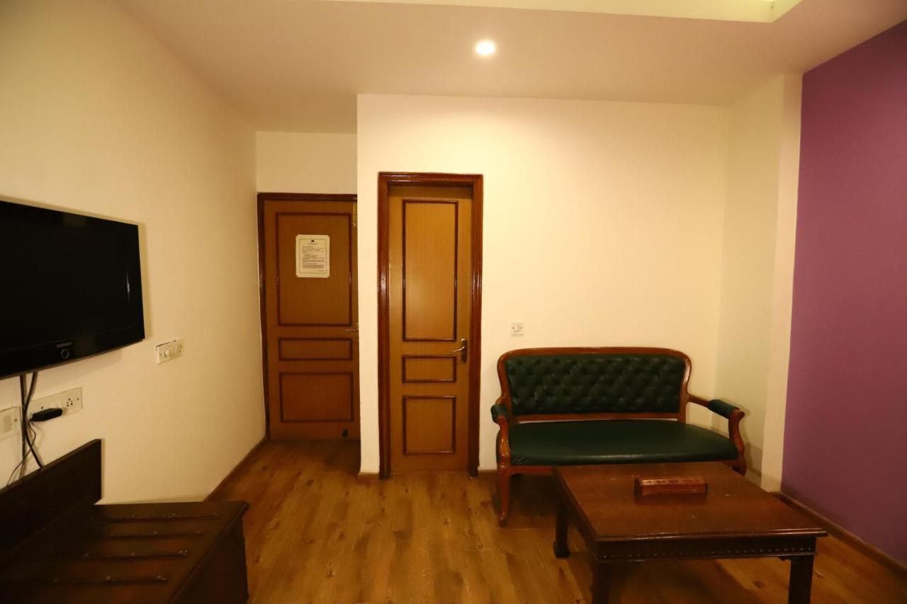 Hotel Ambica Palace Aiims New Delhi - Couple Friendly Local Id Accepted Екстериор снимка