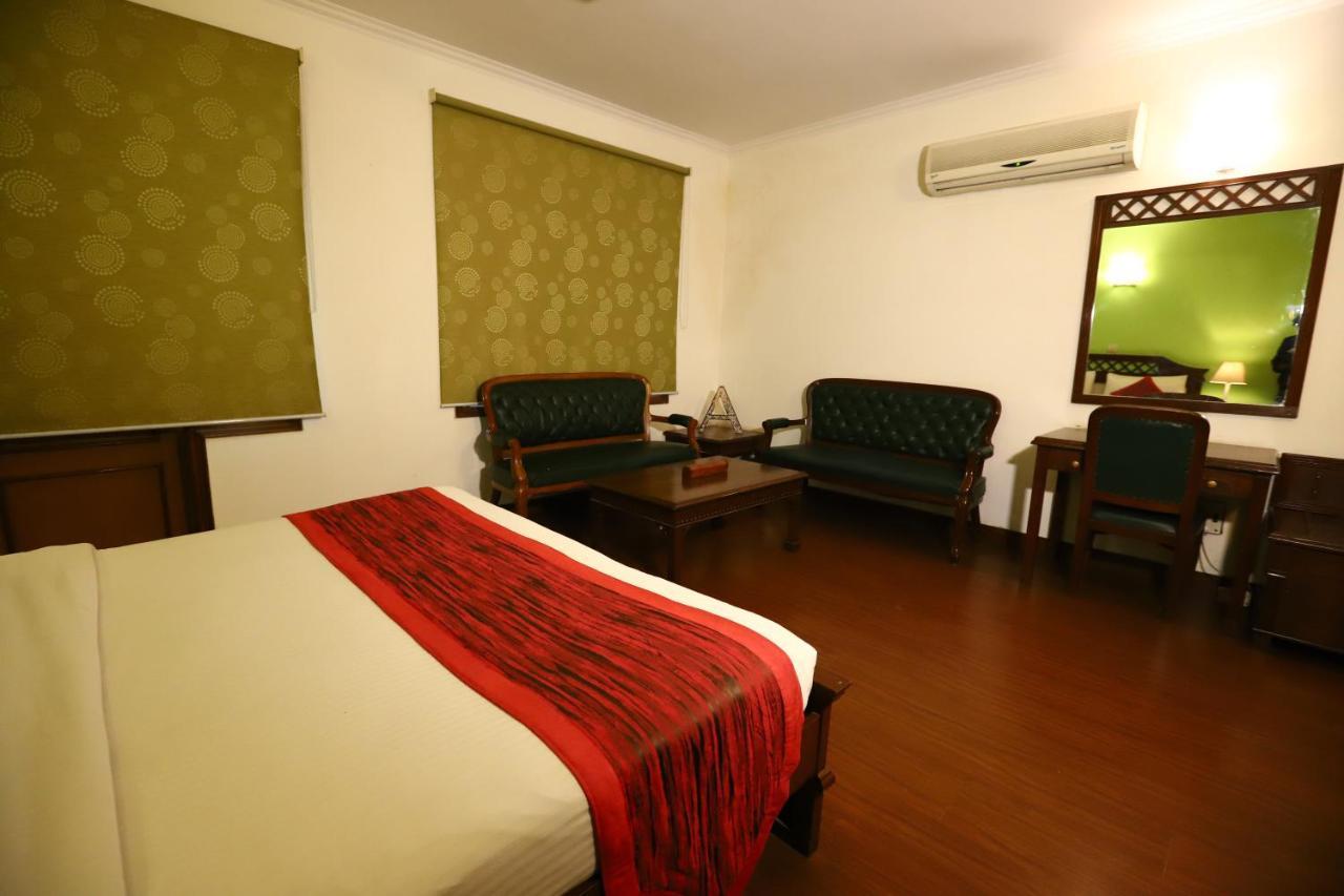 Hotel Ambica Palace Aiims New Delhi - Couple Friendly Local Id Accepted Екстериор снимка