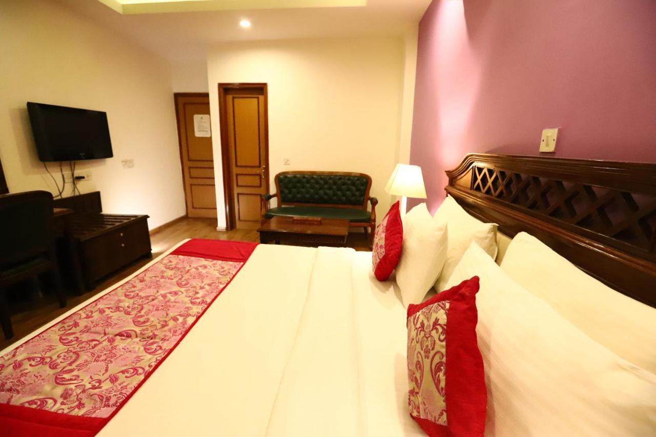 Hotel Ambica Palace Aiims New Delhi - Couple Friendly Local Id Accepted Екстериор снимка