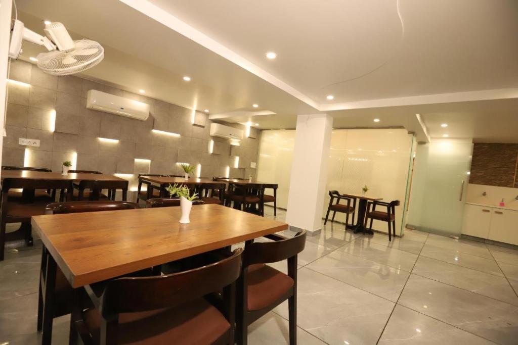 Hotel Ambica Palace Aiims New Delhi - Couple Friendly Local Id Accepted Екстериор снимка